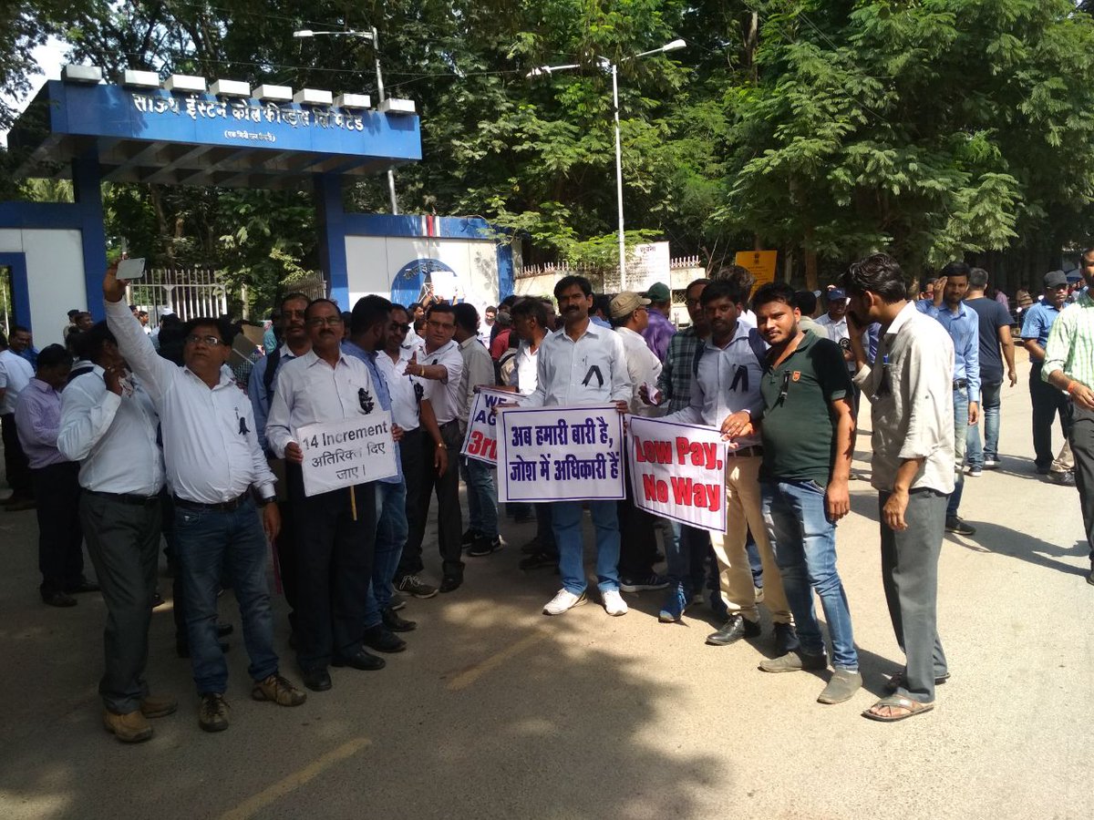 ManishS91366932's tweet photo. #RemovePayAnomalyCIL #Reject3rdPRC @CoalIndiaHQ @CoalMinistry @coalindia @debjoyET https://t.co/RU9PZedcE5