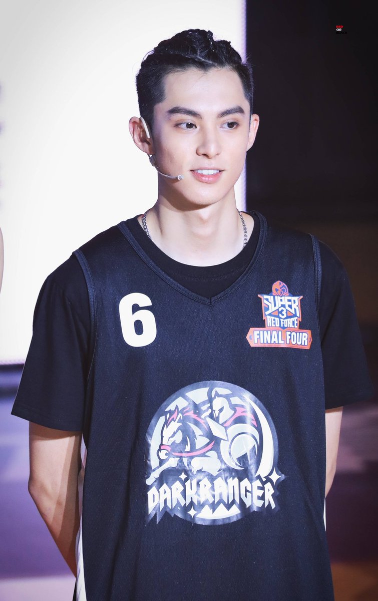 dylanwangpics's tweet photo. can u not https://t.co/dxClEQ90wd