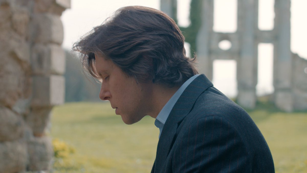 davidguezmusic's tweet photo. Amid the ruins of Château de Montceaux... #aninvisibleman #ruins https://t.co/rQjrfwgF4n