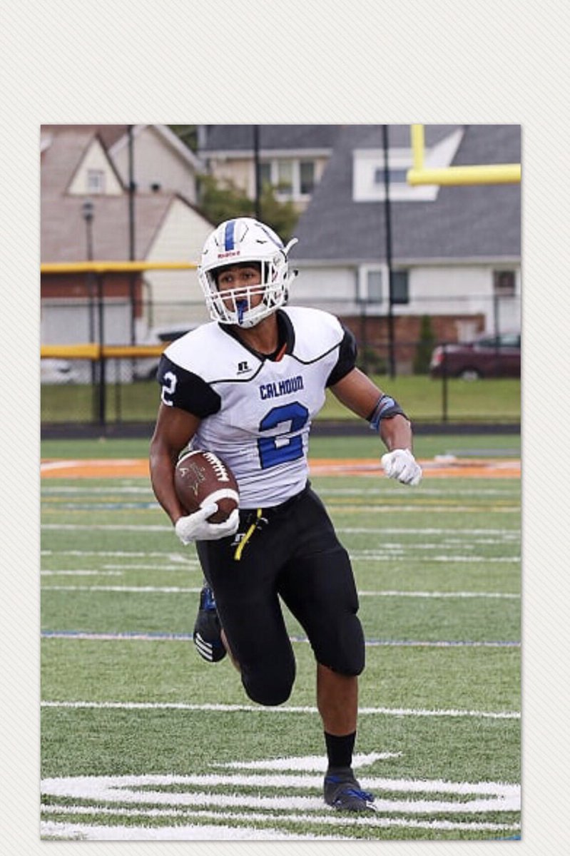 HounFootball's tweet photo. TWO WEEKS IN A ROW, NORTHEAST PLAYER OF THE WEEK. Congratulations to Ariel! #hounball @MaxPreps https://t.co/dhK6tm1x38
