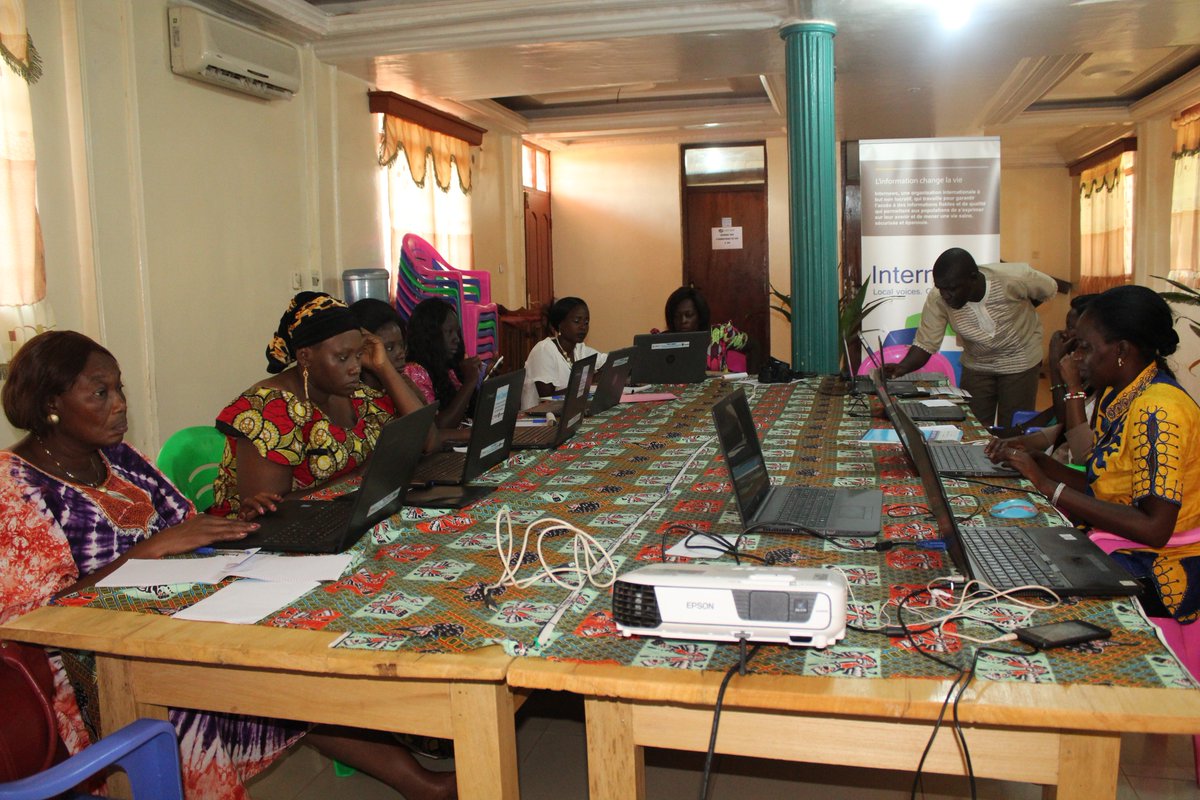 internewsrca's tweet photo. Une dizaine de femmes professionnelles des médias sensibilisées ce 18 septembre 2018 sur l’importance des médias sociaux par l’ONG Internews à Bangui.@internewsrca #ProjetConnect #Centrafrique https://t.co/9PdDOVpcwe
