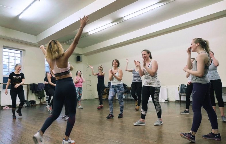 Want to learn to dance? You could learn to Salsa, Jive, Samba or Foxtrot in a fun &amp; relaxed class in Putney events.time.ly/3xdkbl7?event=… at <a href="/StMarysPutney/">St Mary’s, Parish of Putney</a> with @kakedancestudio, which is run by the talented <a href="/karen_hauer/">Karen Hauer</a> and <a href="/keviclifton/">Kevin Clifton</a> - Thinking about giving my 2 left feet an outing