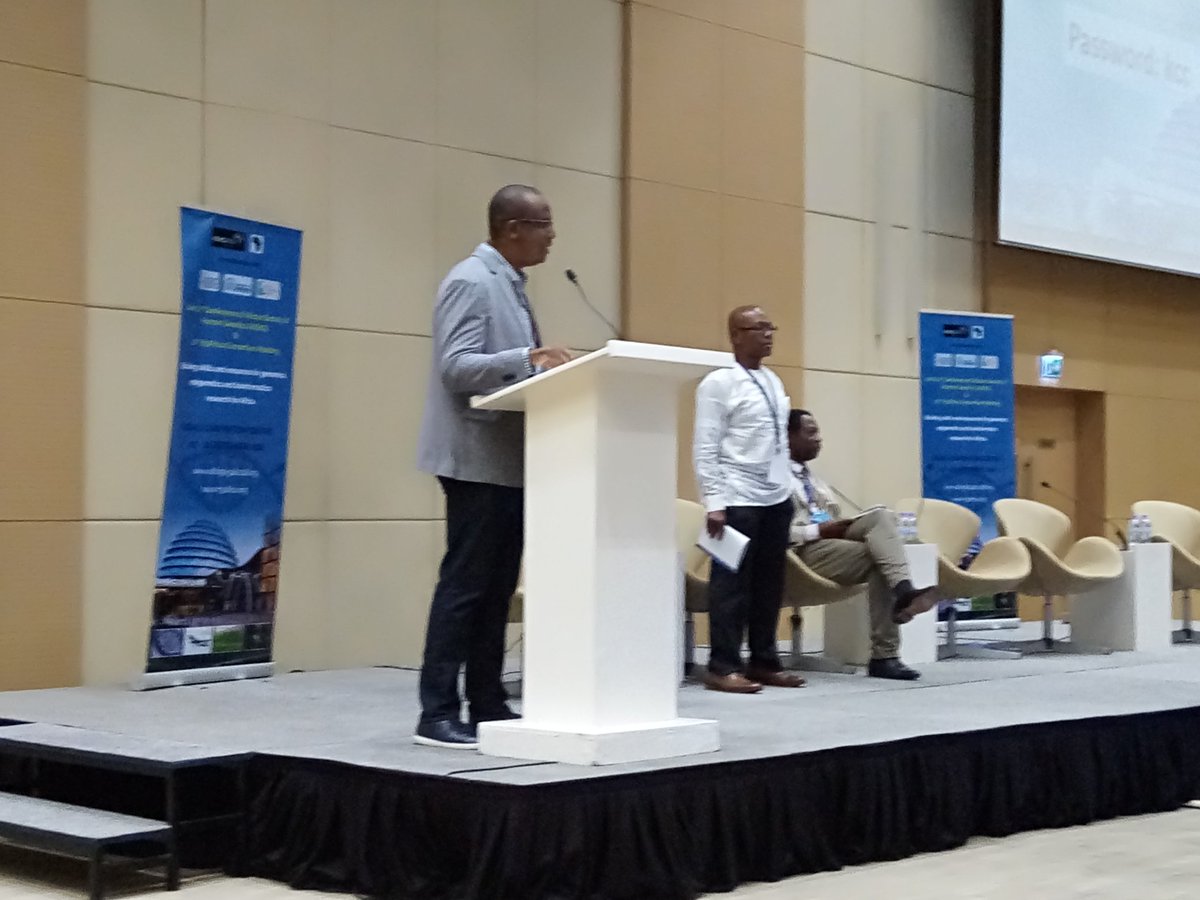 Adeyemo_Debo's tweet photo. @AfSHGenetics #AfSHG2018 
High depth genome sequencing in diverse African populations inform migration history and disease mapping in sub Saharan Africa https://t.co/p5fplwr92a