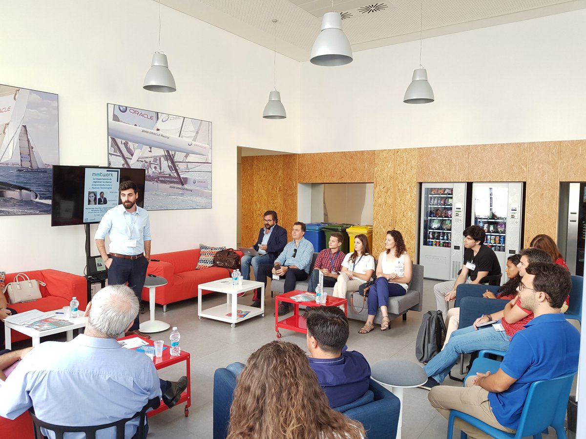 marina_empresas's tweet photo. 💡 Hoy en el #iCorner de @marina_empresas organizamos junto #Meetwork un 'Taller de Emprendimiento' con @VicenteBeltran, CEO de REALMARK, y Marina Yago y Amparo Llorens de @HMartiAbogados ¡Muchas gracias! https://t.co/l1oS8av75a