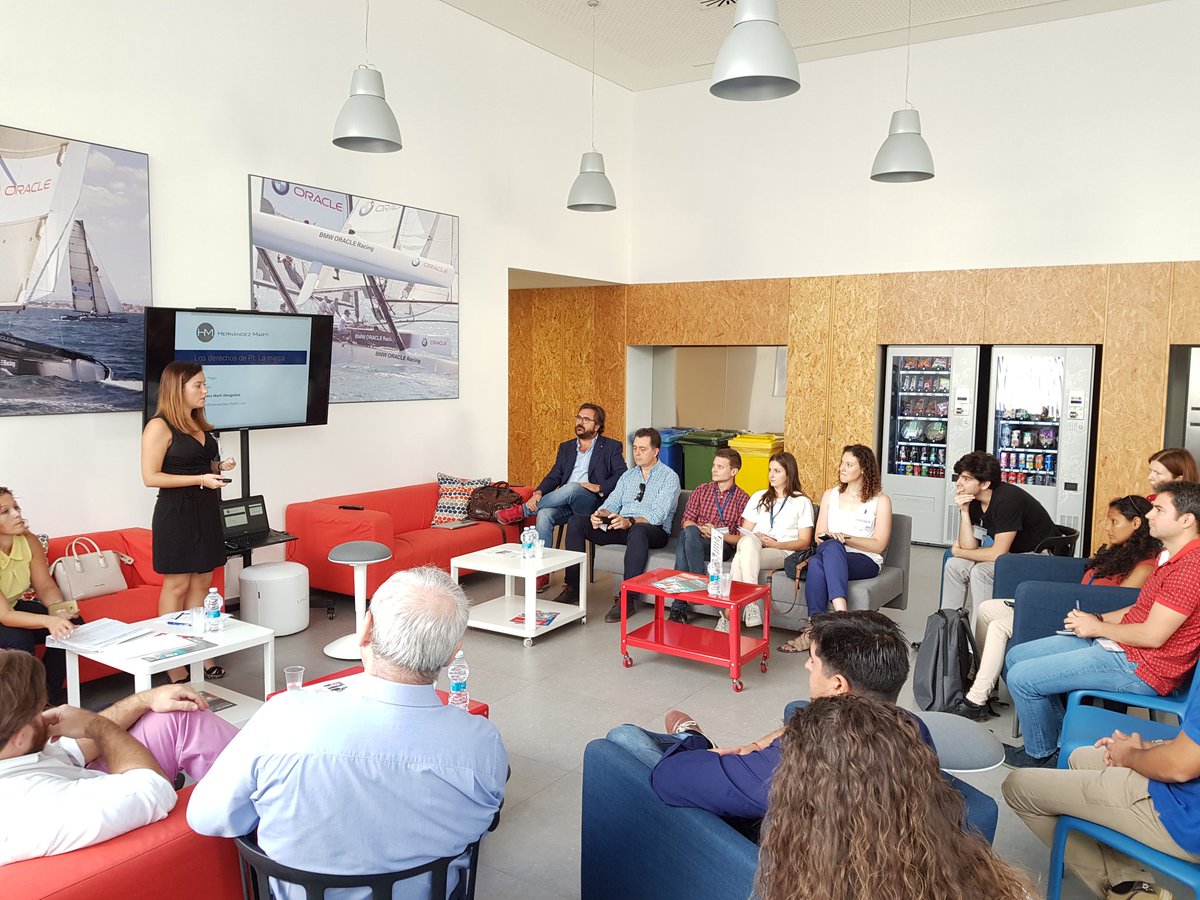 marina_empresas's tweet photo. 💡 Hoy en el #iCorner de @marina_empresas organizamos junto #Meetwork un 'Taller de Emprendimiento' con @VicenteBeltran, CEO de REALMARK, y Marina Yago y Amparo Llorens de @HMartiAbogados ¡Muchas gracias! https://t.co/l1oS8av75a