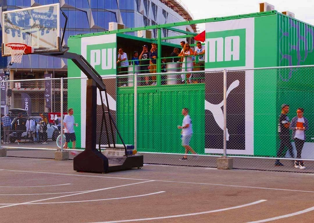 smartbox_build's tweet photo. Another picture of the Puma grandstand at #SoleDXB. What do you think? Would you like to watch a match from here? 🏀⚽️🚴♀️
#grandstand #cyclepark #outdoor #adventure #cargotecture #architecture #basketball #leisure #containerconversion #ecofriendly #Dubai #shippingcontainer https://t.co/QRIoHjcBJe