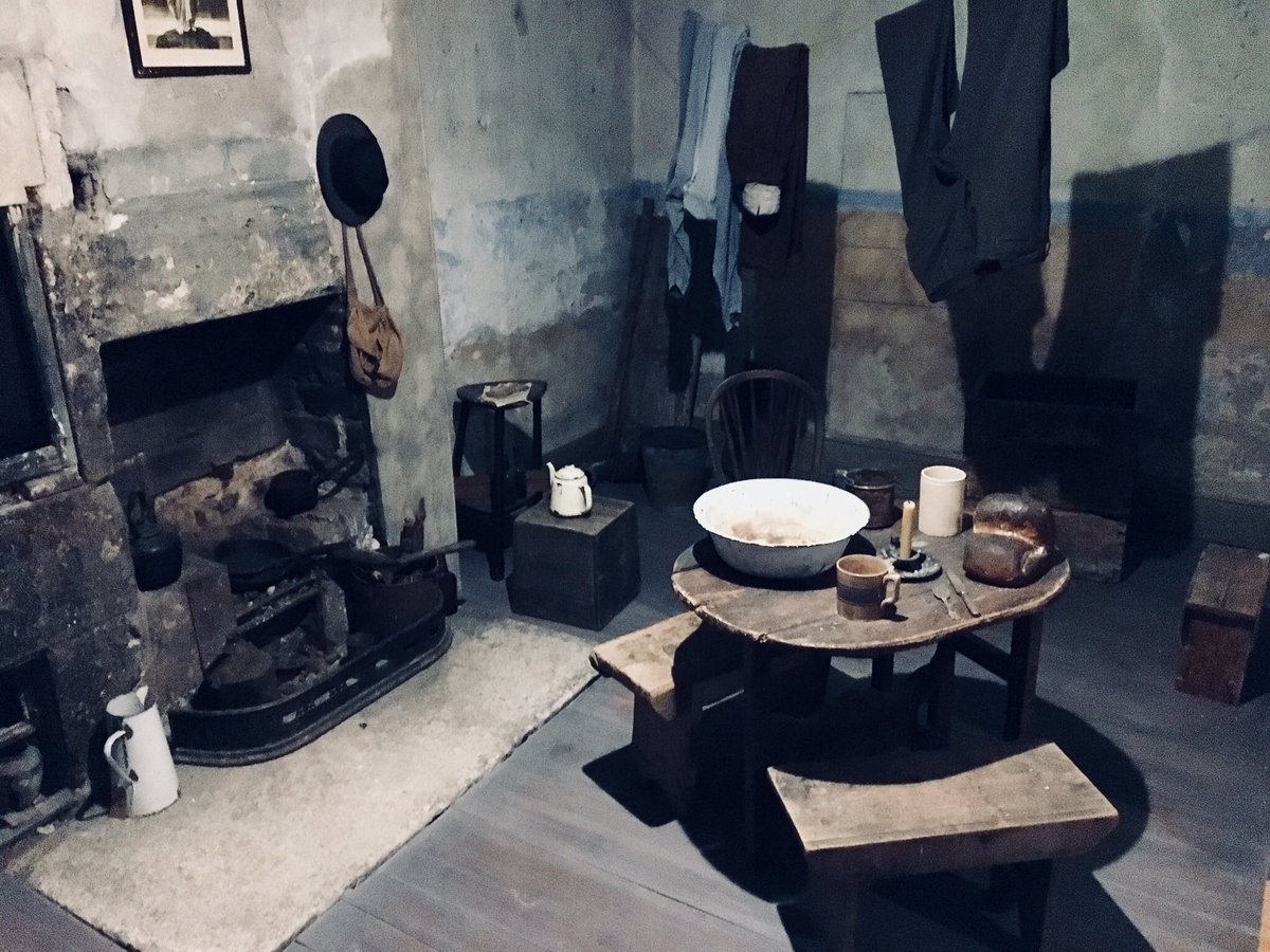 RTEHistoryShow's tweet photo. The History Show returns this Sunday the 23rd of September at 6PM.
We’ll take a tour of the newly opened 14 Henrietta Street museum, hear some scientific history from Luke O’Neill’s new book ‘Humanology’, and explore some highlights from the Dublin Festival of History. Tune in! https://t.co/G9n8UCUjQX