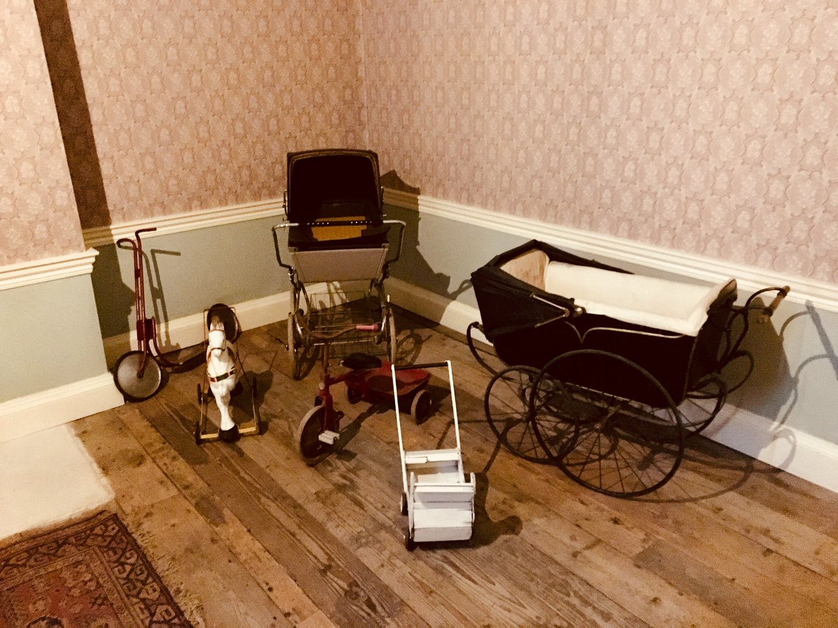RTEHistoryShow's tweet photo. The History Show returns this Sunday the 23rd of September at 6PM.
We’ll take a tour of the newly opened 14 Henrietta Street museum, hear some scientific history from Luke O’Neill’s new book ‘Humanology’, and explore some highlights from the Dublin Festival of History. Tune in! https://t.co/G9n8UCUjQX