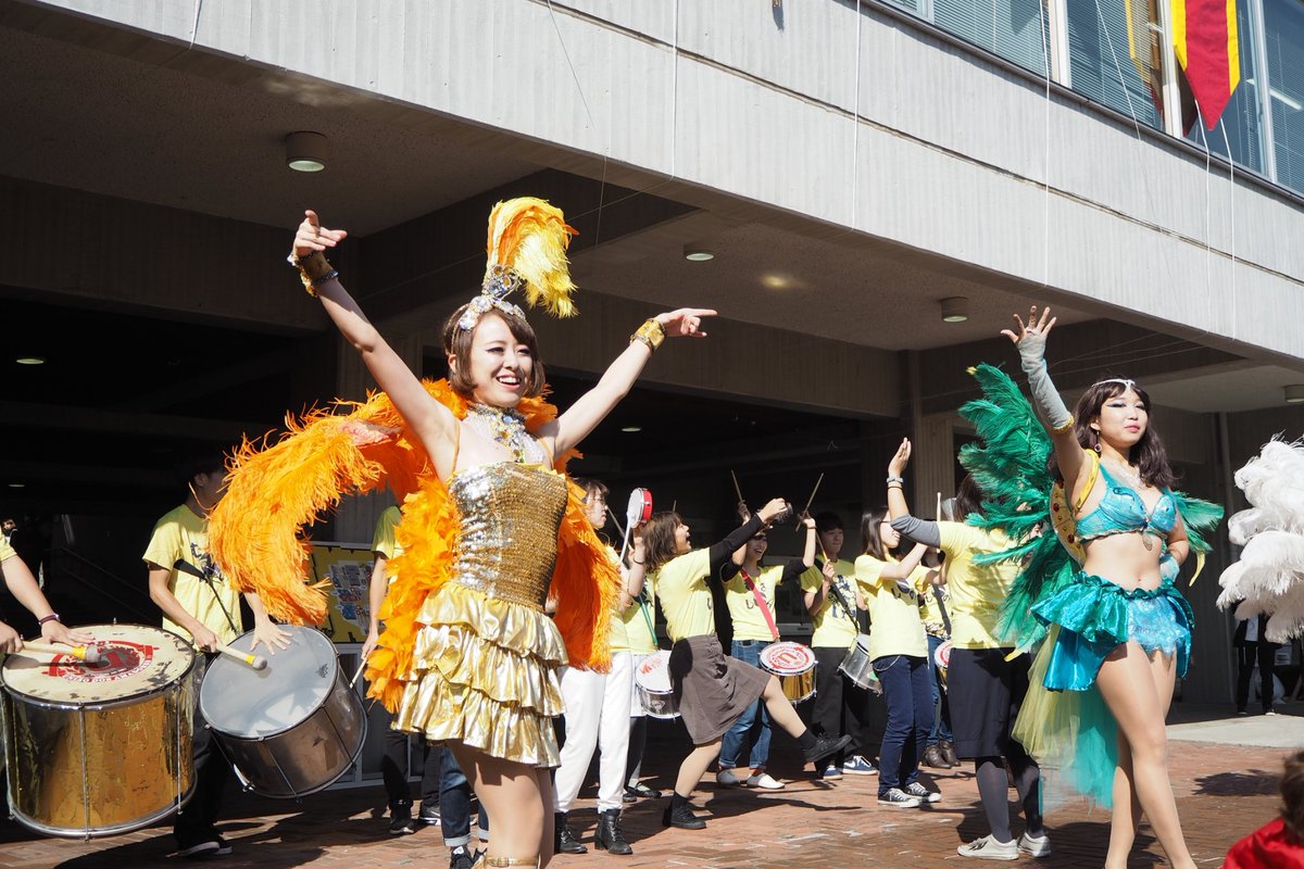 武蔵野美術大学芸術祭企画部 Twitterren オープニングショーの紹介 芸術祭では三日間 毎朝10時からオープニングショーを開催します 正門からまっすぐ進んだ先の一号館前にて行います うぅ サンバ 芸祭企画部 Maufes ムサビ Opfn オープニング