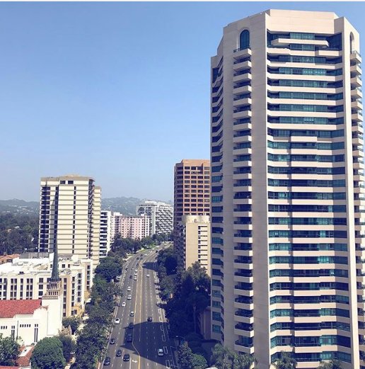 edbattle's tweet photo. PHOTO of the day | September 19, 2018 | laobserved | Wilshire Boulevard condo row #rooftop #laobserved | Wilshire Corridor, Westwood https://t.co/CPSnMJokHt