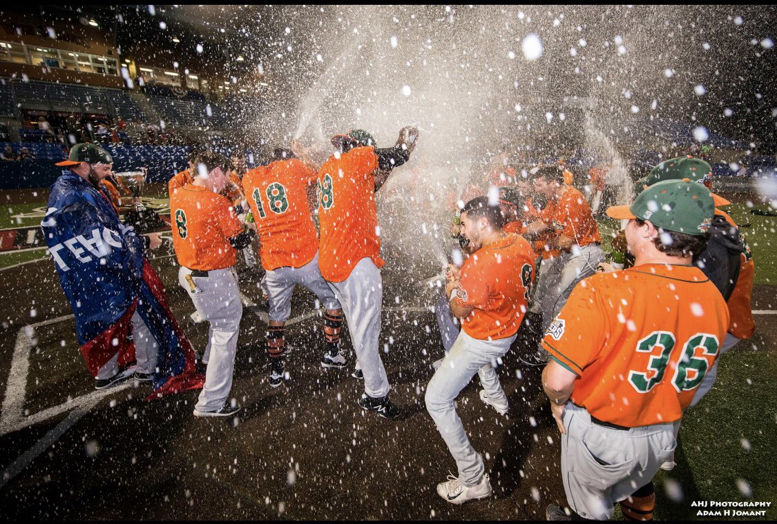 jeffisom33's tweet photo. 2018 Frontier League Champions!What a group of guys. https://t.co/ufGNPE2oLh