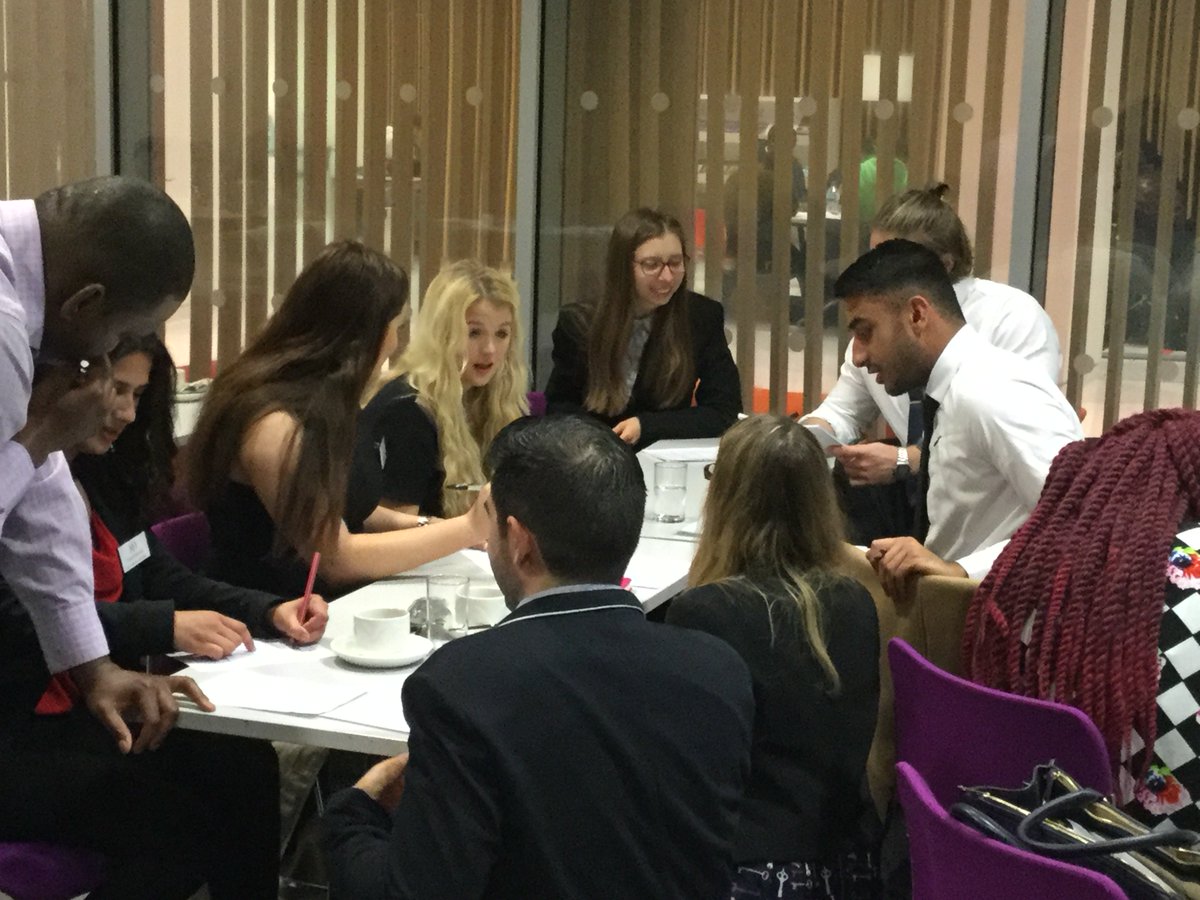 IoD_EM_Student's tweet photo. Did you know that you can join the @The_IoD   as a student member?
Whether you see yourself as a potential corporate high-flyer, interested in business,  a budding #entrepreneur or simply an ambitious #student with an eye on the best possible #degree. https://t.co/22bnbLmRpK https://t.co/wdSnnKebSl
