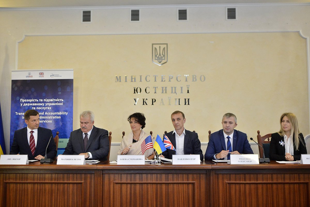 P_Matiaszek's tweet photo. Pushing ahead with transparency+accountability in Ukraine, signing another MOU to transform government-run services AND keep Ukraine's citizens and business away from potential corruption. 
#ItsUkraine #YesWeCan https://t.co/BMepPdoju5