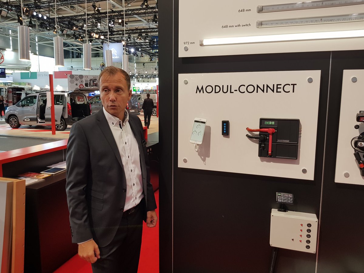 Fleet_Europe's tweet image. Thomas Johansson showing #Modulsystem innovations to #FleetEurope at the #IAA18