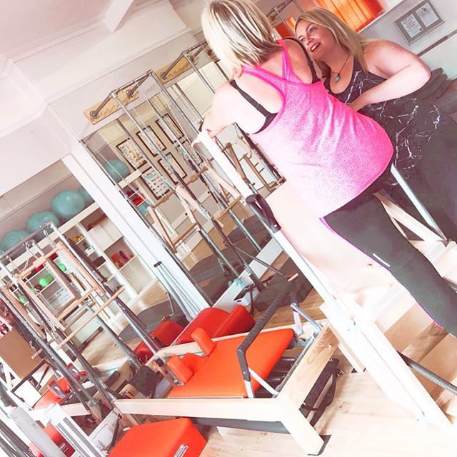 iamhelenwills's tweet image. Everything hurts today, but it feels SO GOOD! 😬😍😬😍😬😍
No, I’m not in a scene from 50 Shades, although you walk into @thepilatespod and you might wonder if you need a safe word. 🤣
Yesterday I got an insight into classical Pilates - the original, apparatus version - and I l…