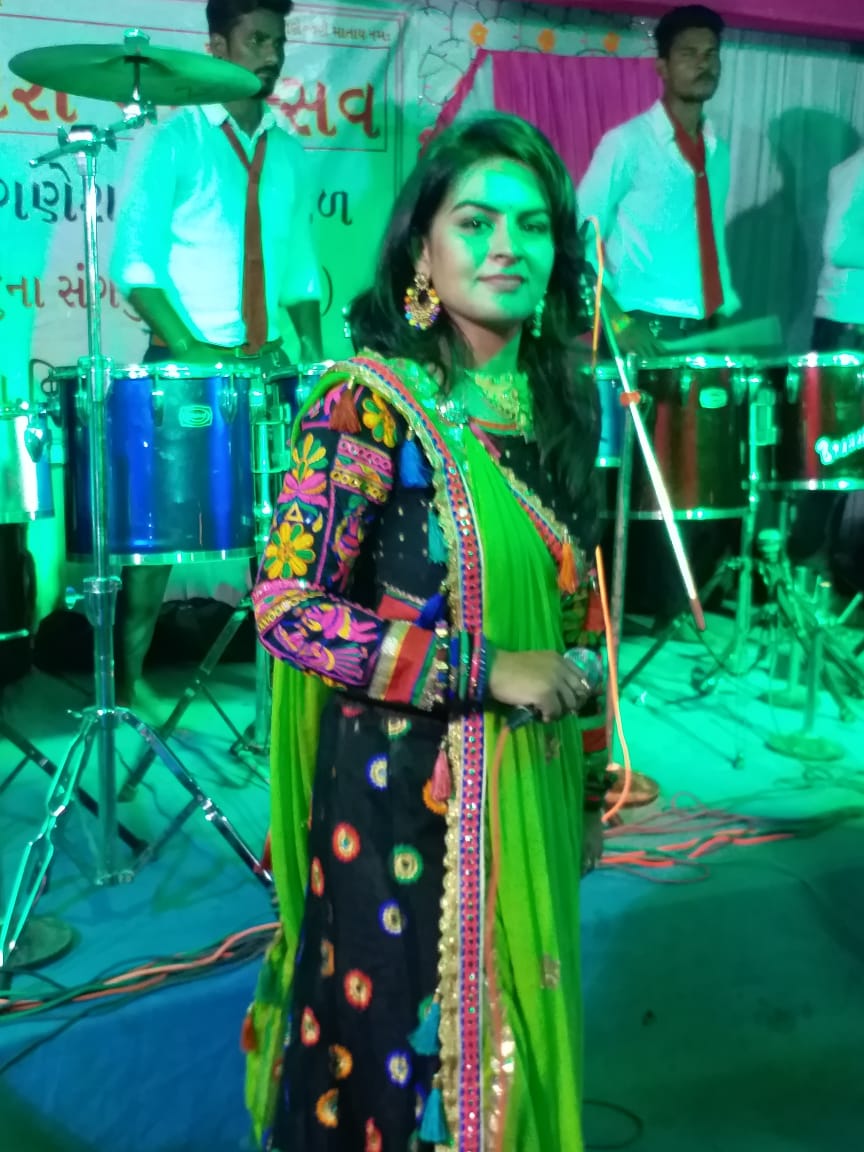 IDivyaChaudhary's tweet photo. #Last_Night_AT_Shankpur_Vijapur #FullEnjoy

#Divya_Chaudhary &amp; #DivyaChaudhary_MUSICAL_GROUP.
#Lok_Dayro
 Organizer :- Mitul Chaudhary, Vishnu Chaudhary 
   #Divya_ChaudharyOffcial #DcDigital @IamD_I_ https://t.co/Dynex13qkR