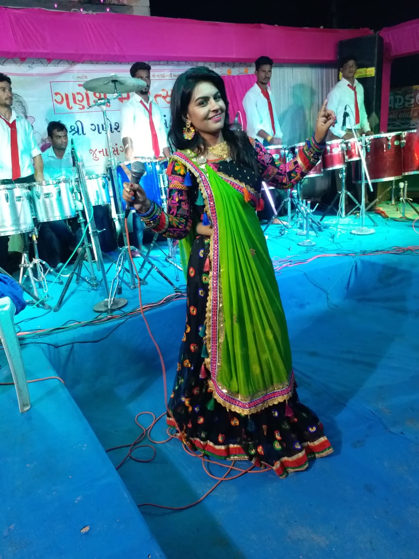 IDivyaChaudhary's tweet photo. #Last_Night_AT_Shankpur_Vijapur #FullEnjoy

#Divya_Chaudhary &amp; #DivyaChaudhary_MUSICAL_GROUP.
#Lok_Dayro
 Organizer :- Mitul Chaudhary, Vishnu Chaudhary 
   #Divya_ChaudharyOffcial #DcDigital @IamD_I_ https://t.co/Dynex13qkR