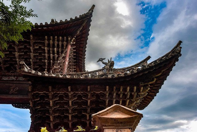CDTEnglish's tweet photo. Photo: Dragon &amp; Phoenix Arch, by Rod Waddington https://t.co/Gxlj3xQXKf https://t.co/Dkb0ZvFX7g