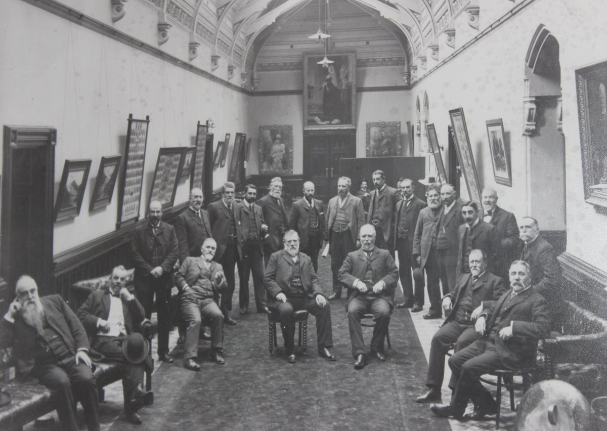 NZParliament's tweet image. Side-by-side: for #SuffrageDay, women MPs recreated an iconic photo of MPs taken in 1905 in the Reading Room of the Parliamentary Library. #WhakatūWāhine #WomenInPolitics #nzpol
Read more about today's #Suffrage125 celebrations: bit.ly/2xxLLcv