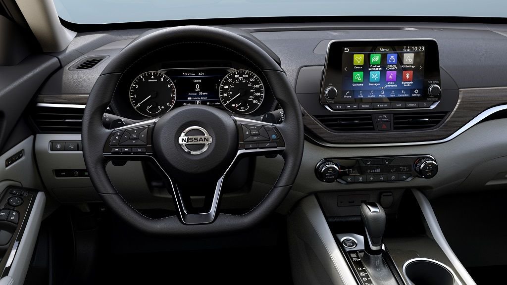 _MattNoel's tweet photo. Les OEMs lâchent l'infotainment aux géants de l'IT: Google devient équipementier de Renault-Nissan-Mitsubishi https://t.co/LElKZC6nCC https://t.co/iE9MMJoCN5