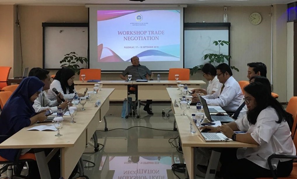 KemluPusdiklat's tweet image. @KemluPusdiklat selenggarakan Workshop Trade Negotiation bagi 26 peserta dari berbagai Kementerian/Lembaga pada tanggal 17-18 September 2018
#workshop #belajardiplomasi #tradenegotiation