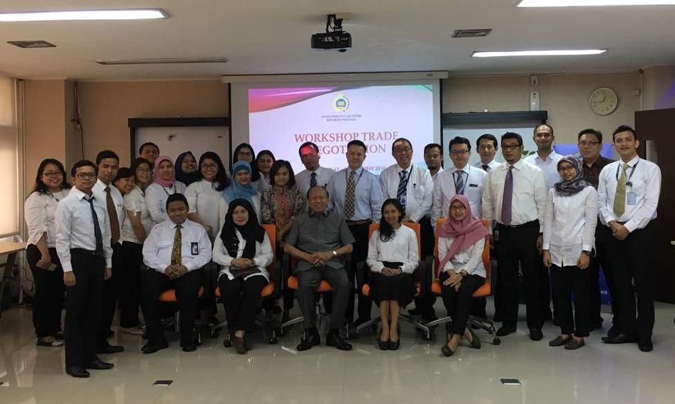 KemluPusdiklat's tweet image. @KemluPusdiklat selenggarakan Workshop Trade Negotiation bagi 26 peserta dari berbagai Kementerian/Lembaga pada tanggal 17-18 September 2018
#workshop #belajardiplomasi #tradenegotiation
