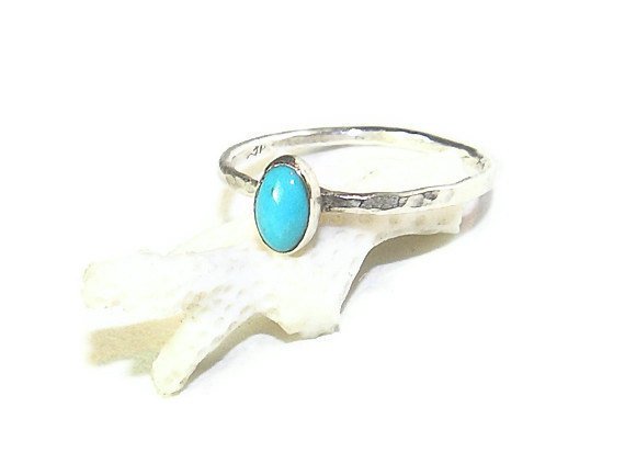LoveStoneArts's tweet photo. Turquoise Oval in a Dainty Sterling Silver Ring R140 https://t.co/LAUO3yxGCA #jetteam #opals #gemstones #silverjewelry #BlueTurquoiseRing https://t.co/YzyfuEckFd