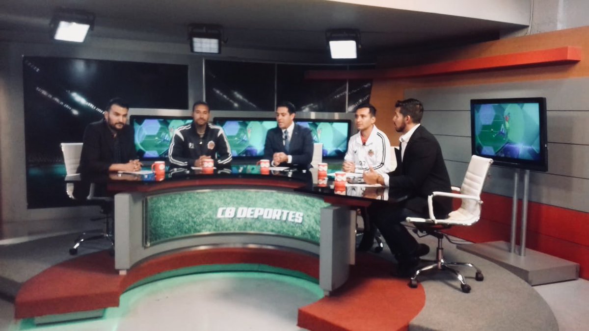 OsosValladolid's tweet photo. Agradecemos a @cb_television por el espacio vertido en su programa #CBDeportes. En el cual, parte de nuestro cuerpo técnico tuvo la oportunidad de platicar sobre los proyectos del club y la preparación para la temporada 2018 - 2019.
#SomosOsos #ElEquipoDeMorelia 🐻🇲🇽️⚽ https://t.co/mKJ7EF08qk