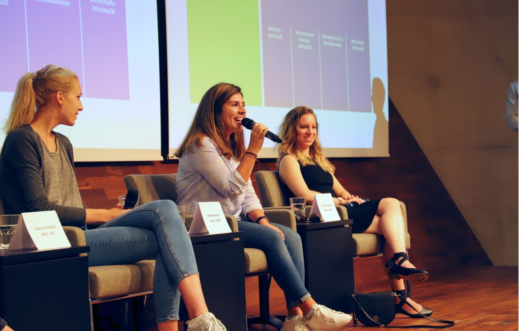 wu_vienna's tweet photo. Noch vor Studienbeginn können WU Studierende bei den Campus Days Kontakte knüpfen, Infos einholen und den Campus kennenlernen: https://t.co/kTxSISW5lv #welcometowu https://t.co/4W1a0yAz2X