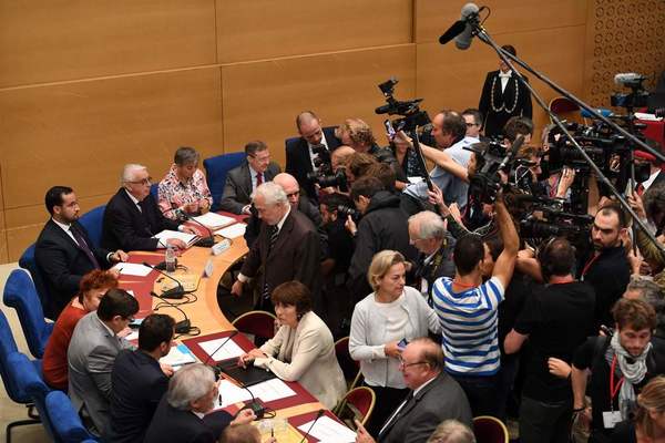 Alexandre Benalla, devant la presse, avant l'ouverture de la commission (©Alain JOCARD/AFP).
