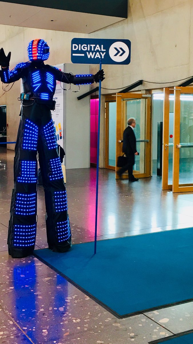 Katharina_Lamsa's tweet image. Good morning Twitter!☀️ Day2️⃣ @amb_stuttgart 😃 It is good to see, that the #machinetool industry is on its #digitalway. And here as well, you realize „The biggest part of #digitaltransformation is changing the way we think.“ 🤓 Have a great day!#Industrie40 #AMB18 #siemens