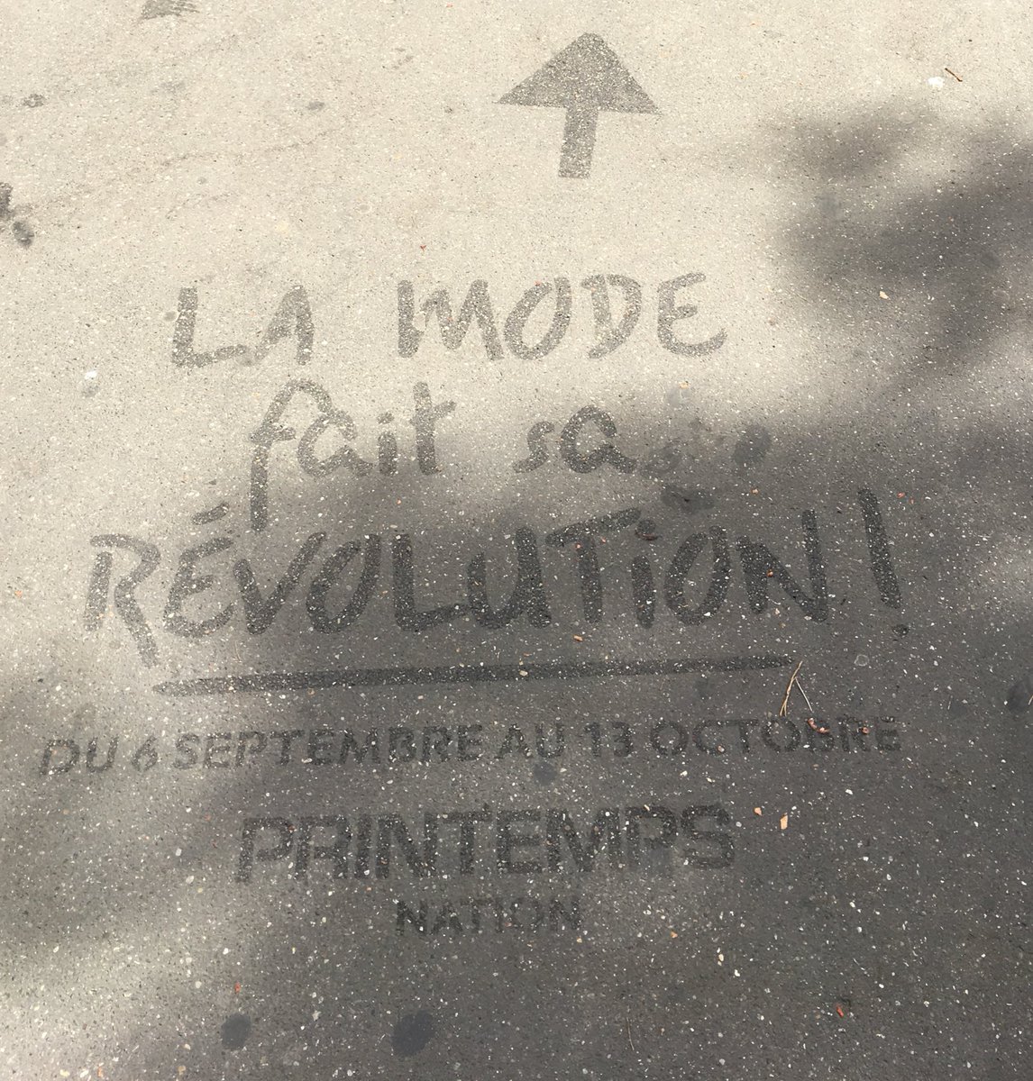cleancomconseil's tweet photo. La mode fait sa révolu chez @Printemps nation et s’affiche sur les sols parisiens!
#cleancom #cleantag #printemps #lamodefaitsarevolution #streetmarketing #ecologie #marquageausol #startup #innovation https://t.co/1GUwCUcJo9