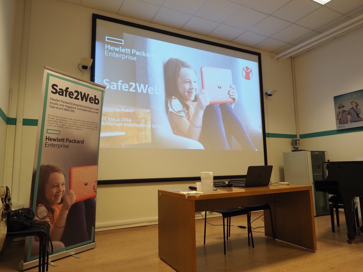 robertarusso68's tweet image. Oggi siamo presso la Scuola Media Cairoli di Milano per parlare di #Cyberbullismo con i ragazzi delle classi prime. 
#Safe2Web #SaferInternet @HPE_IT