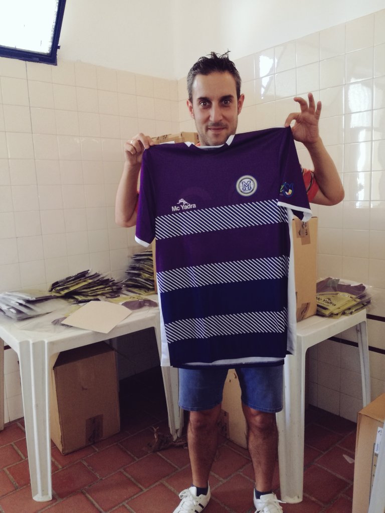 Nuevas equipaciones e ilusiones renovadas. La nueva temporada ya está en marcha para el <a href="/cdmaristasbad/">C.D.Maristas Badajoz</a> 
Vamosss <a href="/Juanlu_morera/">John Lewis Morera</a> @arturogiralt99 <a href="/virusjesus/">jesus nuñez</a> <a href="/kikepiza/">Kike Pizarro</a> <a href="/jm3cba/">El hijo de Caty</a> <a href="/FranBelmonte1/">FranBelmonte</a> <a href="/EduOtero10/">Edu Otero</a> <a href="/isgtiko/">Isma Soto</a>