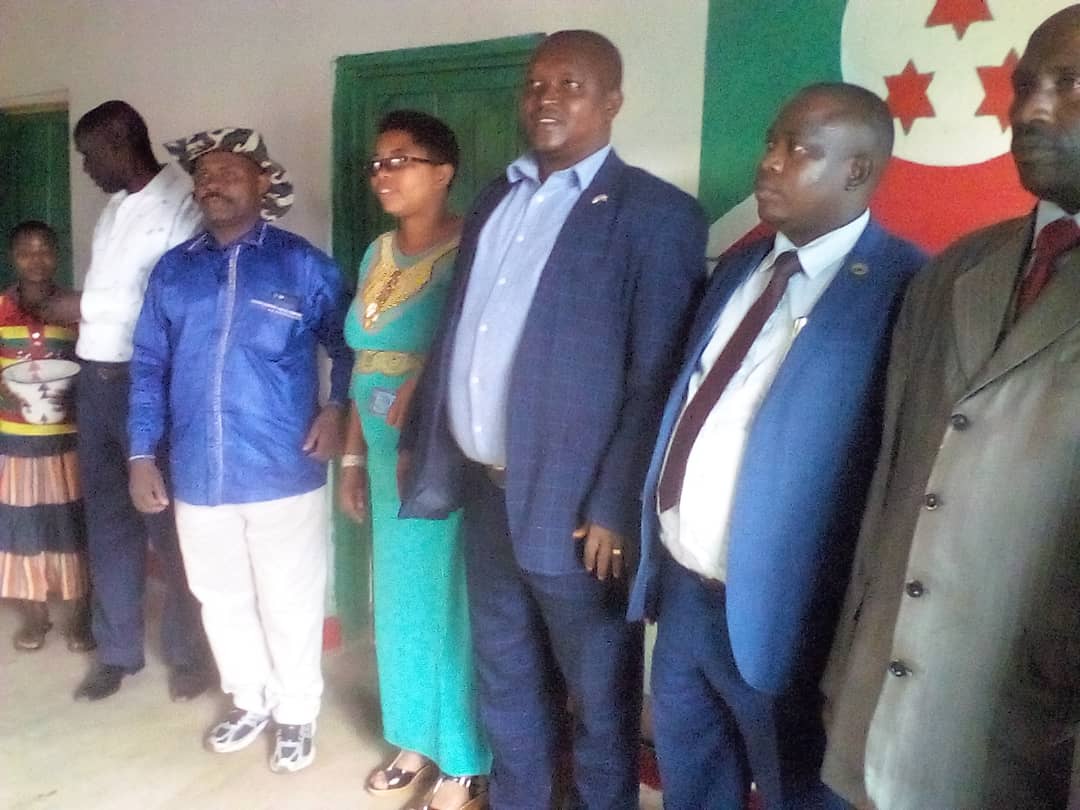 Ikiriho's tweet photo. En commune #Bwambarangwe, zone #Buhoro (@KirundoProvince): inauguration ce dimanche 16 septembre en présence du gouverneur Alain Tribert Mutabazi, de trois bureaux des chefs collinaires de #Minyago, #Rusara et #Buhoro https://t.co/Knizql7oZT