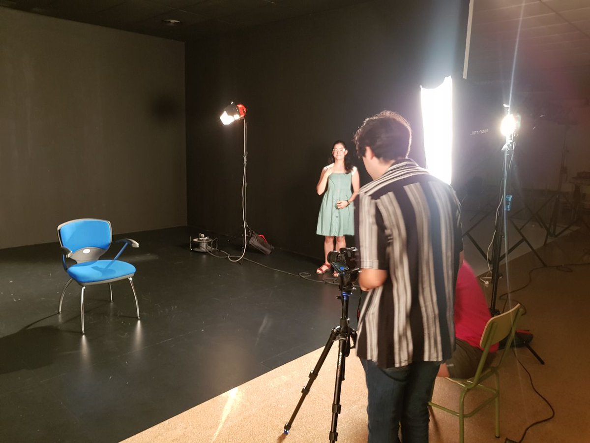 AlumniUMH's tweet photo. Estamos preparando un nuevo vídeo 🎥 #OpenWords con la integrante de #AlumniUMH👩🎓 Cristina Romero de @biotecUMH. Estad atentos a nuestras RRSS que lo lanzaremos próximamente... https://t.co/GsyEUuq2T6