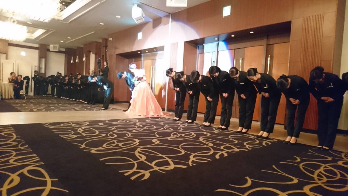 technos_airtra's tweet photo. 最後に #ブライダル科 2年全員でご挨拶
👏くじけそうなこともありましたが、やり遂げることができました🙋♀️
感動のフィナーレとなりました❤️
コラボしていただいた工学院の #音響芸術科 #放送芸術科 の皆様ありがとうございました😊
#エアトラ #模擬披露宴 #エアトラウェディング
#TMC #2TMC https://t.co/RDgPBU73bn