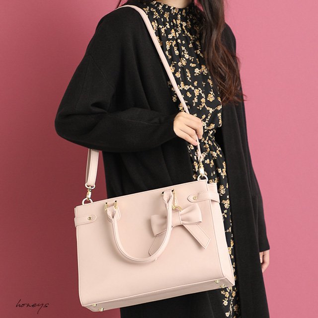 ハニーズ Honeys Twitterissa ａ４サイズもラクラク入る 通学や通勤に便利な大きめバッグ ｐｖｃリボン付ａ４ｂａｇ T Co Fvyhjiftzw ハニーズ Honeys リボン バック ａ４