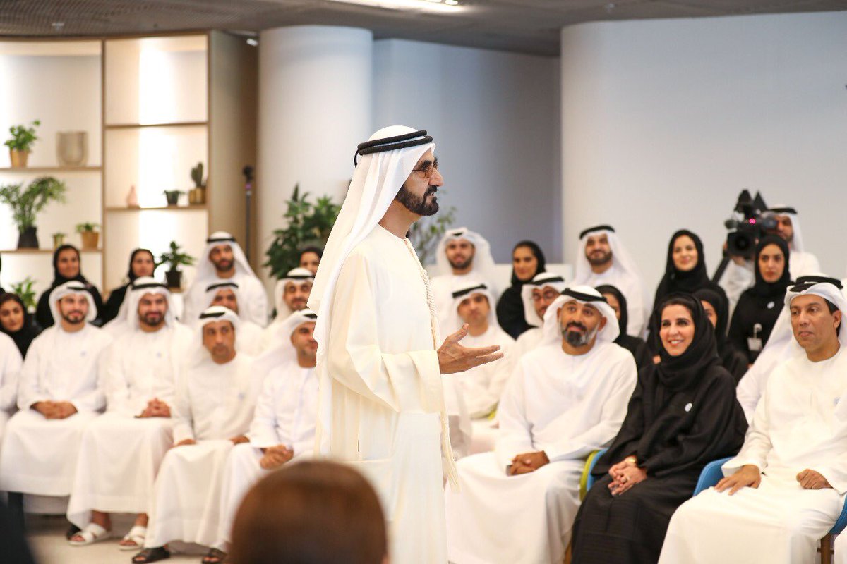 HHShkMohd's tweet photo. أثناء جلسة عصف ذهني مع فر��ق عملي ... نفتش عن أفكار عظيمة بحجم وطننا ... https://t.co/o8tdnat6mk