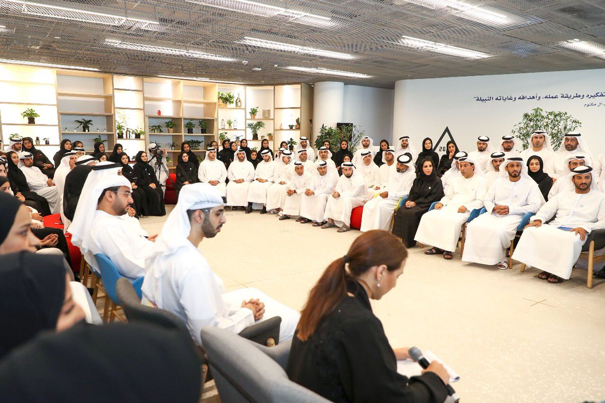 HHShkMohd's tweet photo. أثناء جلسة عصف ذهني مع فر��ق عملي ... نفتش عن أفكار عظيمة بحجم وطننا ... https://t.co/o8tdnat6mk
