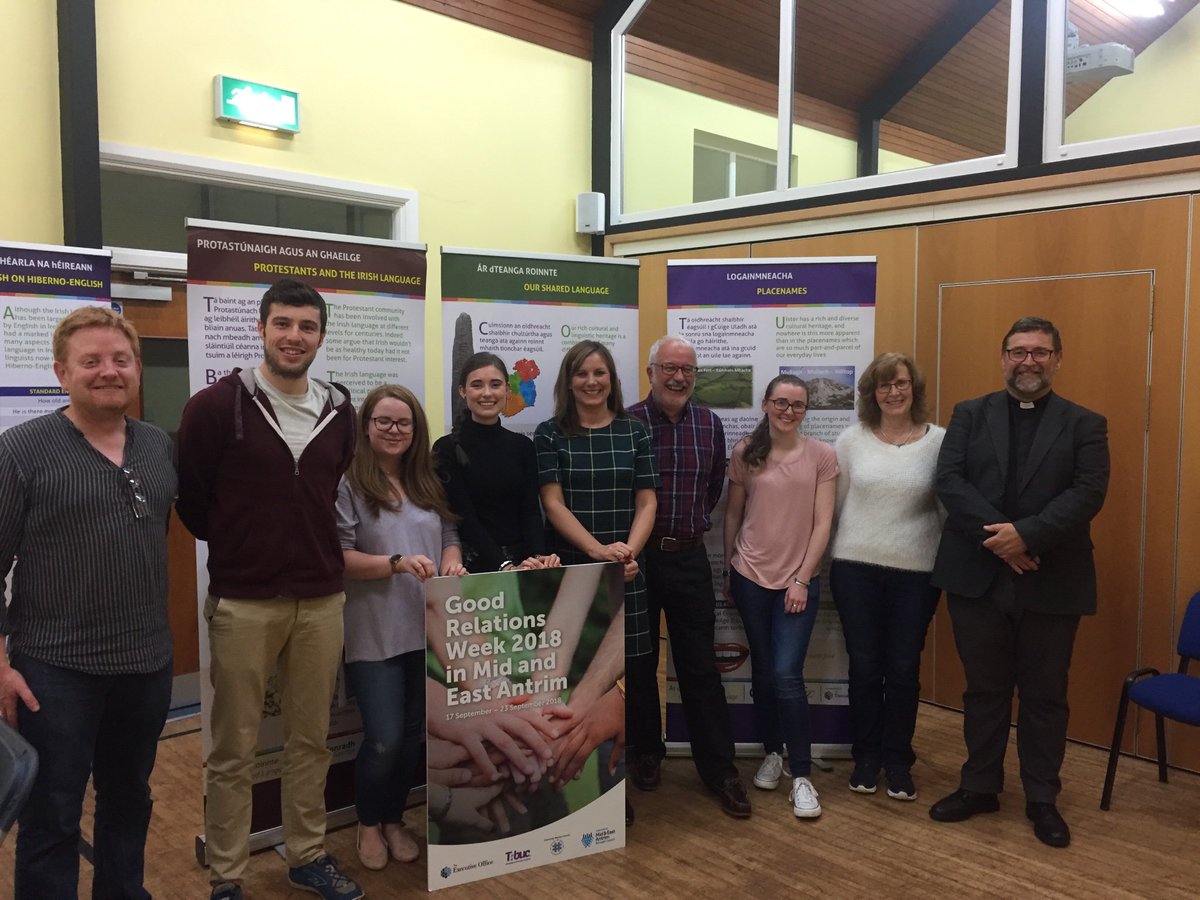 SnaGaeilge's tweet photo. Ag cuir chun cinn na Gaeilge sa Halla Meitidisteach i Latharna, Co Aontroma mar chuid de #GRWeek2018 agus #ÁrdTeangaChomhroinnte. https://t.co/GKv9GgcPdd