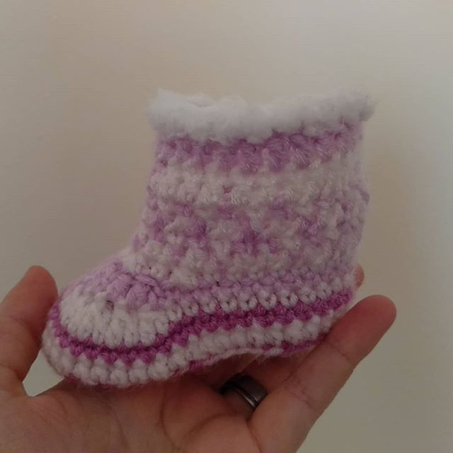 chikaishop's tweet photo. https://t.co/DptP1ltf0g I've made a pair of booties for my daugther. Yay or nay? 😝 I'll try to make another style bootie soon! 🤩 https://t.co/lyQJsWcKYt
