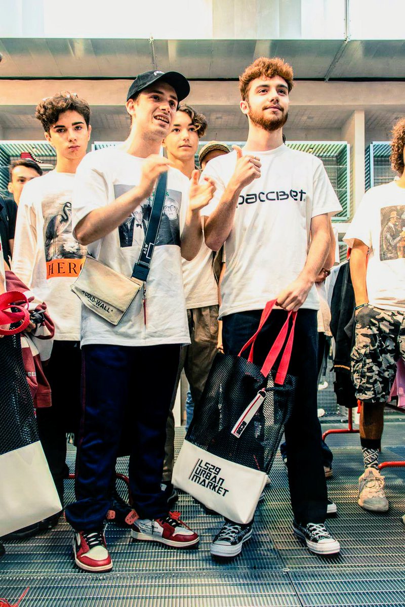DxG_Packaging's tweet photo. [DxG] for Ls29_urbanmarket // https://t.co/7mPu9kVC39 
#ls29urbanmarket #newstore #opening #lidiashopping #streetfashion #bestofstreetwear #multibrand #mantova #gift #bag #shopper #shoppingbag #dxgpackaging #fashion #design #luxury #packaging #packagingdesign #bestofpackaging https://t.co/LFGy6NlXaI