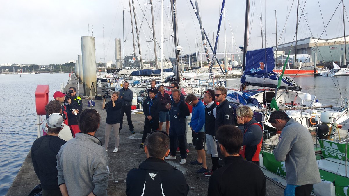 Briefing et entrainement sous l'oeil des cameras à Lorient La Base
#Entrainement #Lorient #class40 <a href="/routedurhum/">Route du Rhum - Destination Guadeloupe</a>