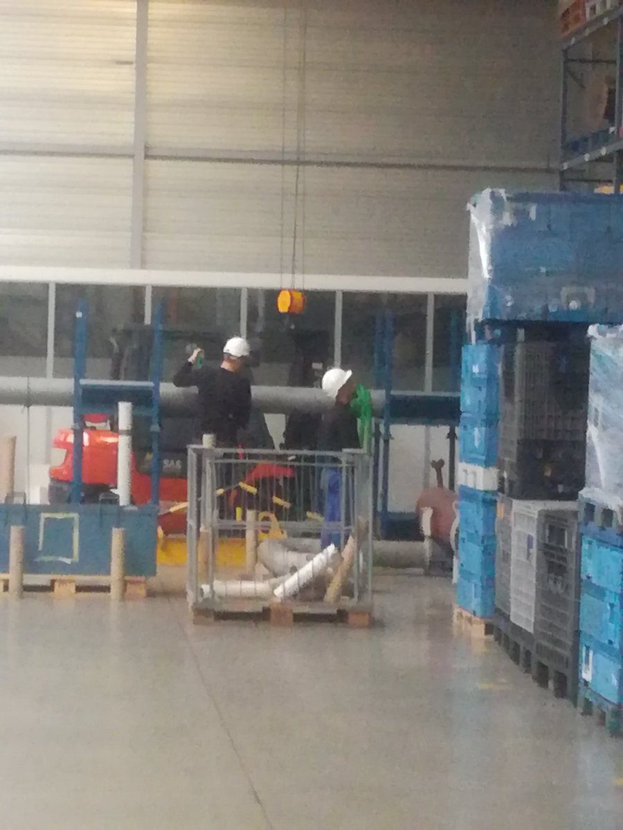 HaubenInge's tweet photo. 7 enthousiaste cursisten robrugbestuurder aan het werk onder goedkeurend toezicht van toekomstige werkgever #conpac #agojobs&HR bij #logis en een tevreden @VFUFFI op naar het volgend traject aanstaande week !👍👍 https://t.co/ay1LOT0BSG