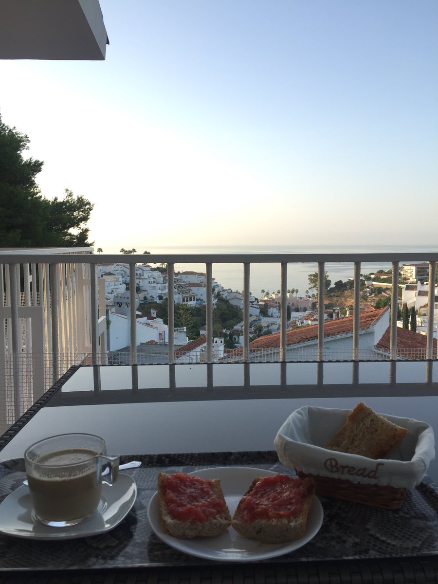 Traditional Pan tumaca recipe which is bread soaked in tomato,seasoned with olive oil and salt and a coffee is how many Spanish people start their day 🍅
#traditions #spanishfood #spanishlife #Nerja #views #summer #endlessSummer #CostadelSol #Malaga #Spain #España #holidays #sun