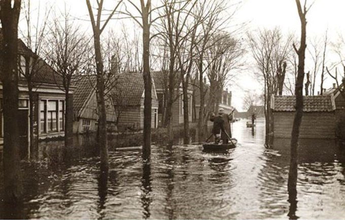 Een overstroming of een dijkdoorbraak. We hebben het er liever niet over, maar zijn er natuurlijk wel op voorbereid. 👨🚒 Maatregelen in geval van nood zijn vastgelegd in het crisisbeheersingsplan. Lees verder en bekijk het plan hier: https://t.co/1c8M6Dx1F4