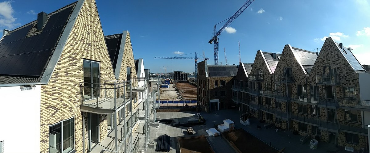 Ymere's tweet photo. Bijna klaar! Vaklieden leggen de laatste hand aan 69 nieuwe sociale huurwoningen in de Houthavens in Amsterdam. Een prachtige plek om te wonen! Dicht bij het centrum, tegenover de bruisende Spaarndammerbuurt. https://t.co/4htXo5sjlP