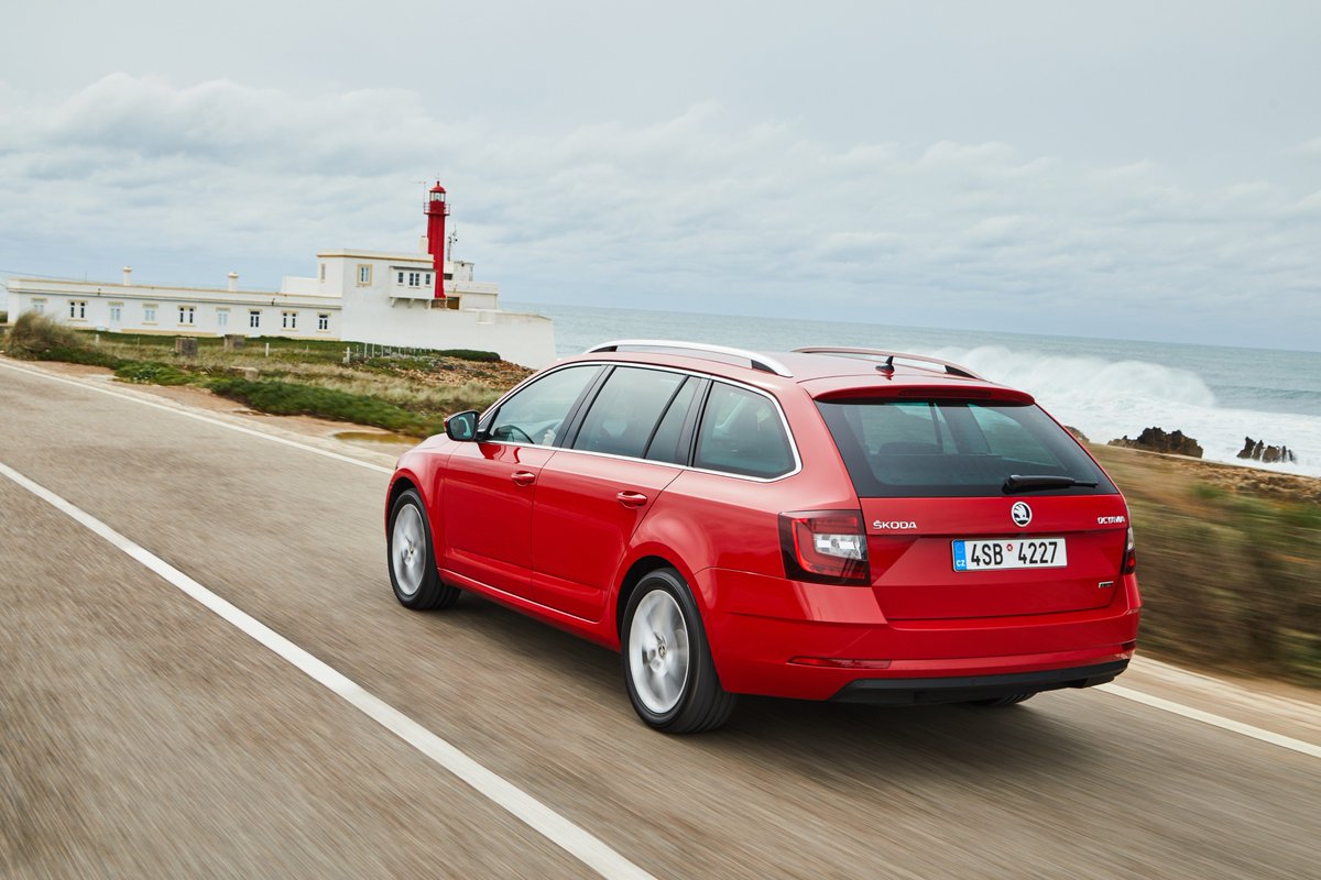 skodade's tweet photo. Spitzenergebnis: Sechs Siege für #SKODA Modelle bei Leserwahl ,Familienauto des Jahres‘ https://t.co/IbpGtCuZRK https://t.co/EiIL735iNs
