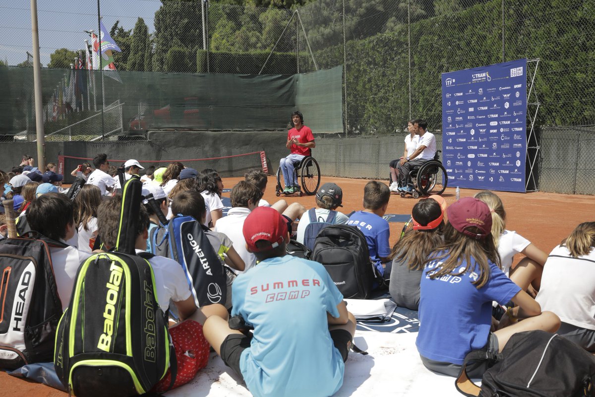 TRAMBcnOpen's tweet photo. Uno de los objetivos más importantes del torneo es transmitir a los más jóvenes los valores del deporte adaptado y la inclusión social. Ellos son el futuro! #TRAMbcnOpen https://t.co/b9hNHuKuSa